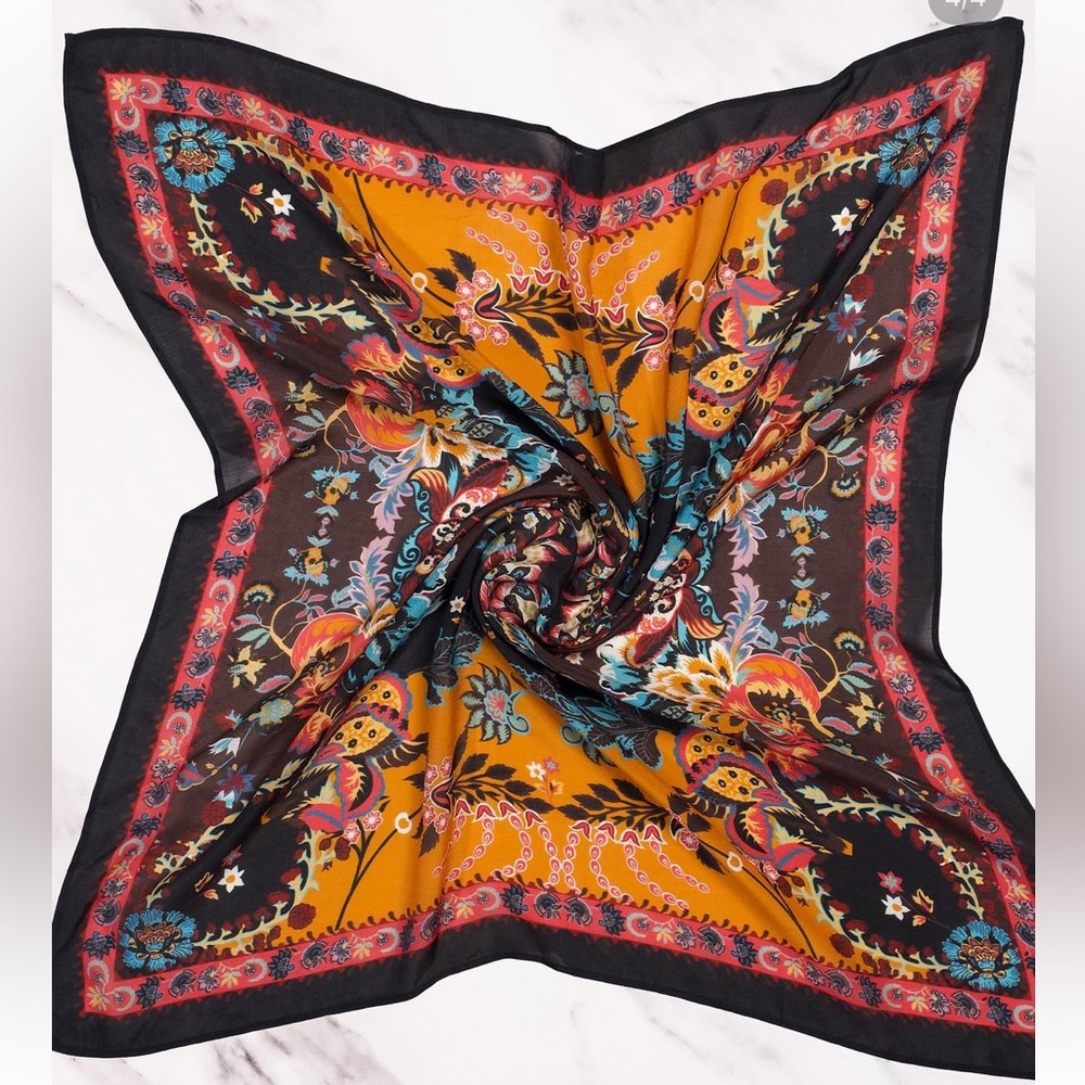Curateur Vismaya Rhapsody Scarf NWT